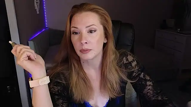 Snapshot of Sharon_Red chatting on 12/18/25, 04:46 Sharon Red online show from 12/18/25, 04:46