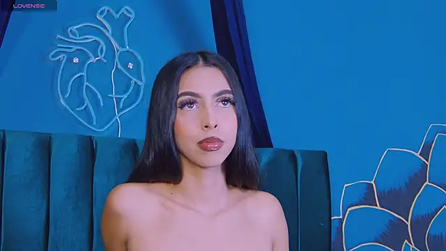 Mia Gloww  online show from 04/28/26, 08:47