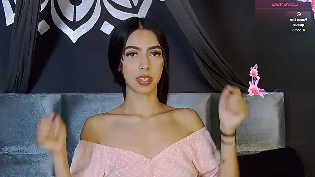 Mia Gloww  online show from 05/06/26, 10:04