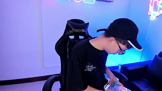 Adrien silex online show from 04/16/26, 02:18