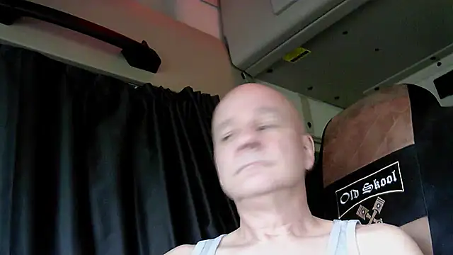 Snapshot of mannohmann5 chatting on 04/14/26, 06:03 mannohmann5 online show from 04/14/26, 06:03