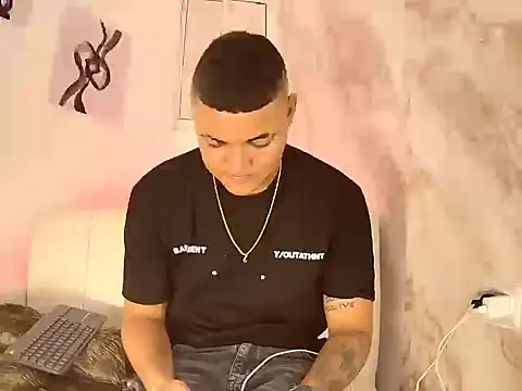 Snapshot of Dante__jons chatting on 04/15/26, 05:25 Dante jons online show from 04/15/26, 05:25