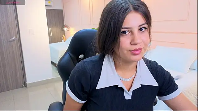 Snapshot of OLIVIA_GARCIA__ chatting on 04/15/26, 12:23 OLIVIA GARCIA online show from 04/15/26, 12:23