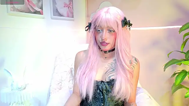 VaLuu   online show from 06/29/26, 12:49