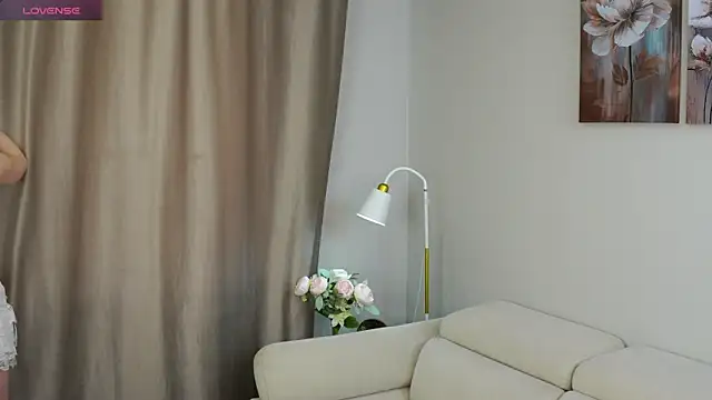 RenateVashaw online show from 05/03/26, 07:25