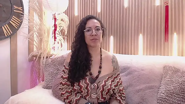 Velvet Curly online show from 05/15/26, 12:45
