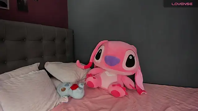 Snapshot of Charlotte_james1 chatting on 04/14/26, 12:38 Charlotte james1 online show from 04/14/26, 12:38