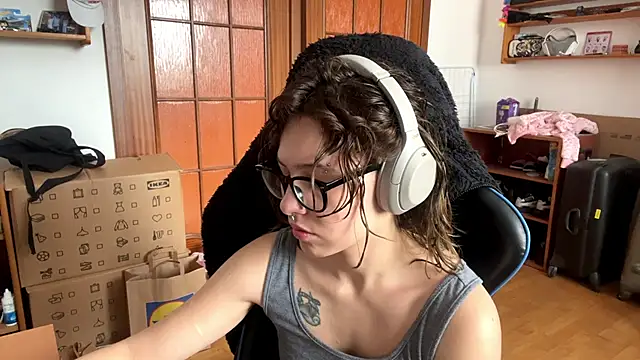 PillowPeachX online show from 05/17/26, 08:34