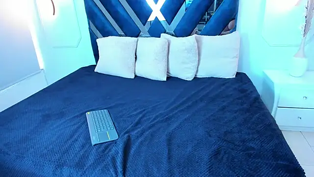 Snapshot of Molly_Sweet__ chatting on 04/15/26, 06:04 Molly Sweet online show from 04/15/26, 06:04