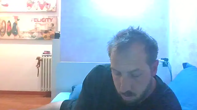 Snapshot of stefanotoma91 chatting on 04/14/26, 02:01 stefanotoma91 online show from 04/14/26, 02:01