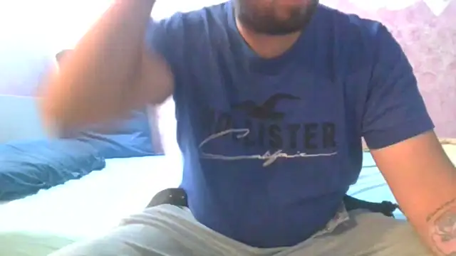 Snapshot of stefanotoma91 chatting on 04/15/26, 02:57 stefanotoma91 online show from 04/15/26, 02:57