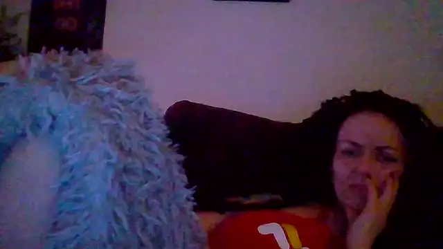 Snapshot of shyhornymommy chatting on 04/18/26, 12:36 shyhornymommy online show from 04/18/26, 12:36