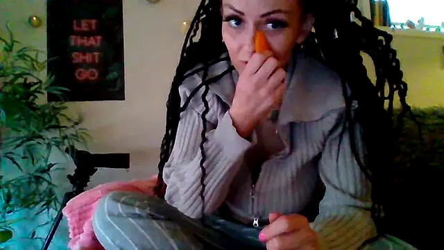 Snapshot of shyhornymommy chatting on 04/26/26, 02:53 shyhornymommy online show from 04/26/26, 02:53