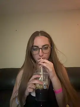 prettykitttty online show from 04/19/26, 08:35