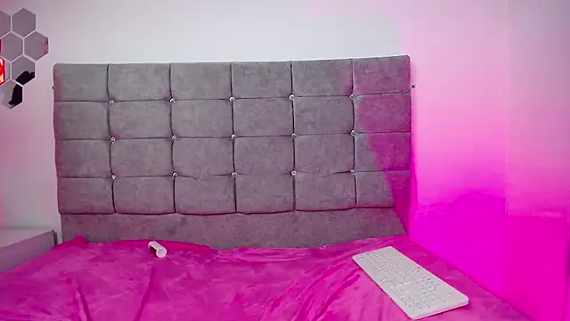 Snapshot of mia_volkov chatting on 04/15/26, 07:58 mia volkov online show from 04/15/26, 07:58