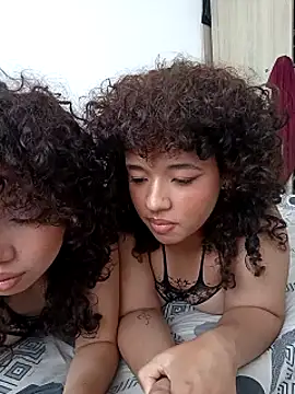 Chloe and Violeta online show from 07/10/26, 01:25