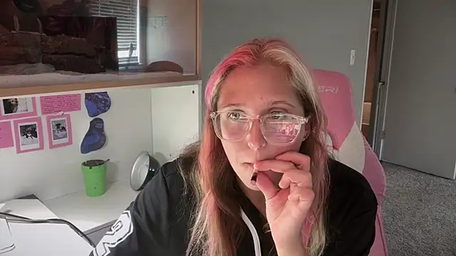 MUSCLEMOMMY1365 online show from 05/09/26, 05:29