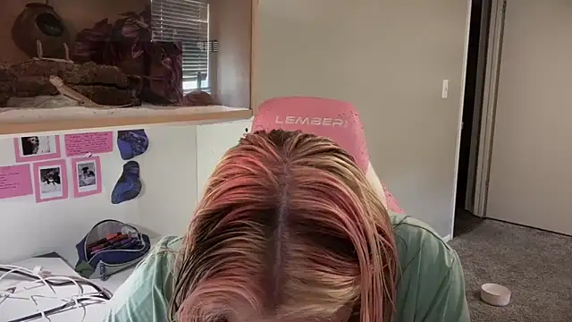 MUSCLEMOMMY1365 online show from 05/18/26, 04:24