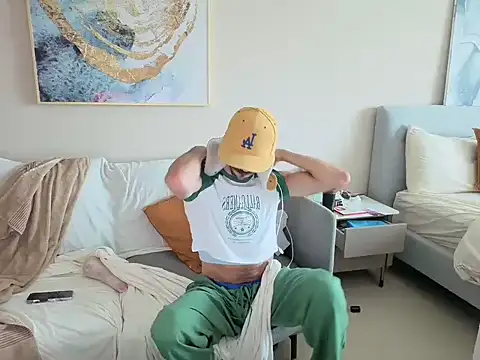 iClouddotcum online show from 04/17/26, 05:32