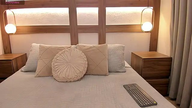 Emii Lux online show from 05/12/26, 07:33