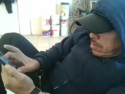 Snapshot of Oskr2024XXX chatting on 12/26/24, 08:11 Oskr2024XXX online show from 12/26/24, 08:11