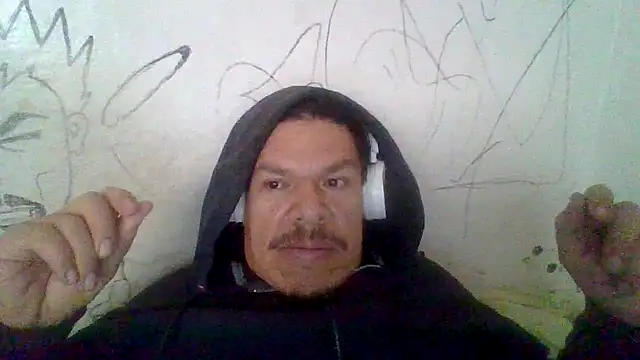 Snapshot of Oskr2024XXX chatting on 11/19/25, 07:36 Oskr2024XXX online show from 11/19/25, 07:36