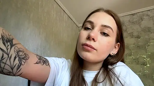 FlufyRabbit online show from 04/15/26, 06:20