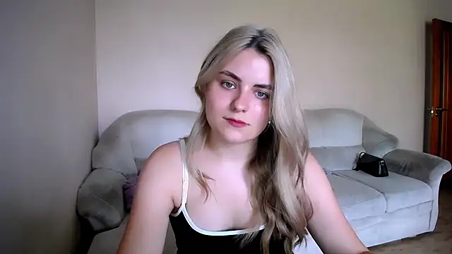 Snapshot of _shy_sabrina__ chatting on 07/04/26, 12:00 shy sabrina online show from 07/04/26, 12:00