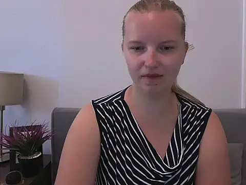 Snapshot of RoseTeacherX chatting on 07/02/26, 07:36 RoseTeacherX online show from 07/02/26, 07:36