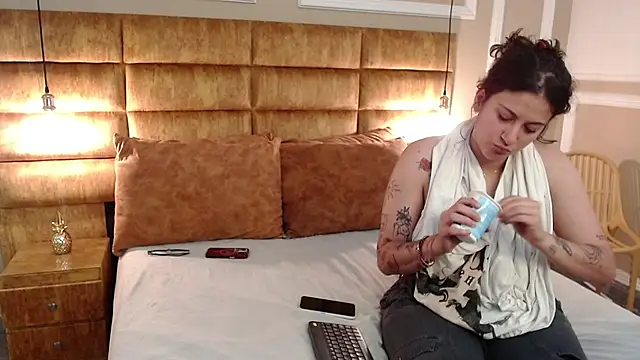 Snapshot of liaxxrose chatting on 04/22/26, 08:10 liaxxrose online show from 04/22/26, 08:10