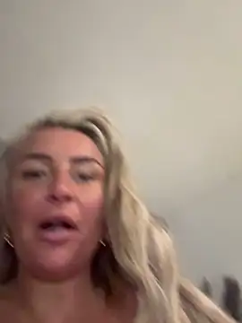 Naughtyhousewife x online show from 04/29/26, 05:30