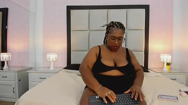 TreisyVixen online show from 07/08/26, 02:49