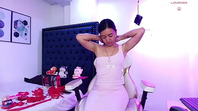 Snapshot of Zoe_M00n chatting on 06/18/26, 01:15 Zoe M00n online show from 06/18/26, 01:15