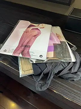 XiaoHonger online show from 04/16/26, 06:58