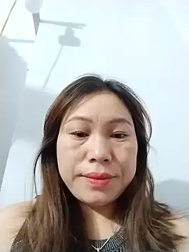 Snapshot of Cong2211 chatting on 04/15/26, 11:05 Cong2211 online show from 04/15/26, 11:05