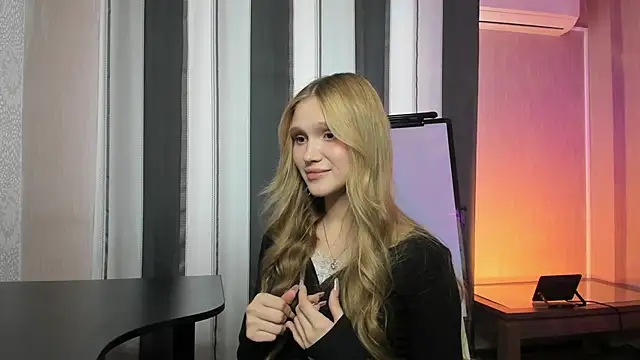 AdelineCrash online show from 04/15/26, 10:11