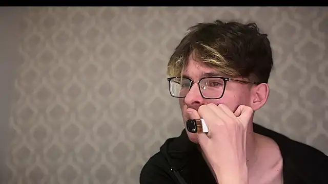 Snapshot of niksikori chatting on 04/15/26, 10:00 niksikori online show from 04/15/26, 10:00