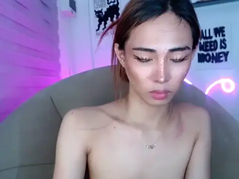 UrHolyBody online show from 04/25/26, 01:41