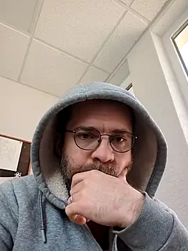 Snapshot of gayboyx77 chatting on 04/15/26, 09:38 gayboyx77 online show from 04/15/26, 09:38