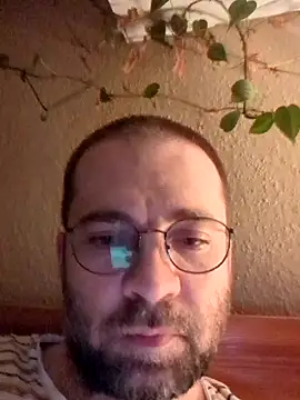 Snapshot of gayboyx77 chatting on 04/15/26, 07:58 gayboyx77 online show from 04/15/26, 07:58