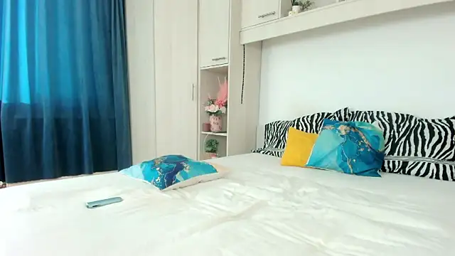 Snapshot of Mira_Shine chatting on 07/15/26, 04:29 Mira Shine online show from 07/15/26, 04:29