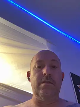 Whosdiss online show from 05/25/26, 01:55