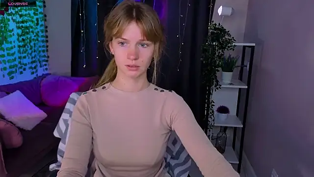crystalkris  online show from 06/11/26, 01:42