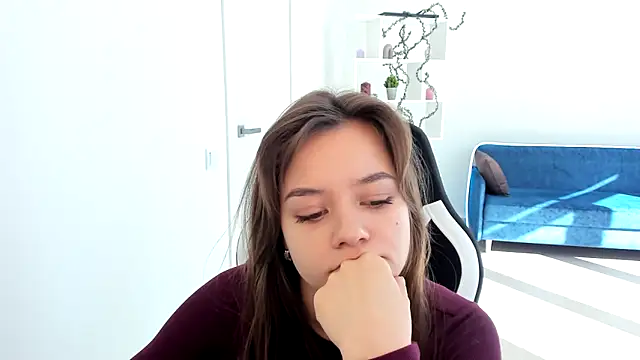 Snapshot of BrunaLinklater chatting on 04/16/26, 11:11 BrunaLinklater online show from 04/16/26, 11:11