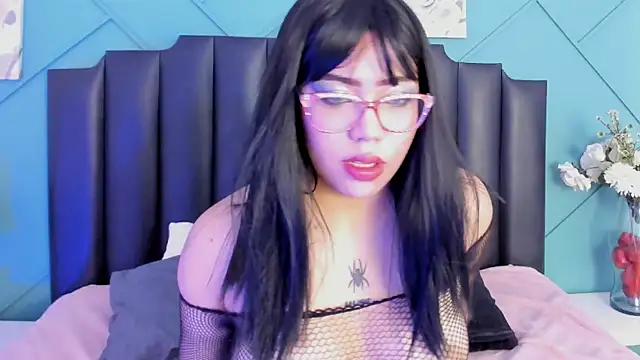 MiluVegaa  online show from 05/01/26, 11:59