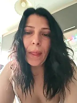 Snapshot of luna_-1 chatting on 04/16/26, 05:08 luna -1 online show from 04/16/26, 05:08