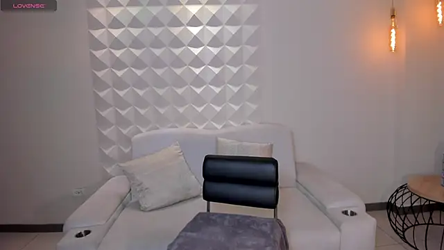 Snapshot of PaulineSanz chatting on 06/15/26, 06:54 PaulineSanz online show from 06/15/26, 06:54