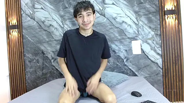 NoahWalker   online show from 04/25/26, 02:14
