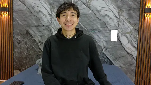 NoahWalker   online show from 05/18/26, 11:05