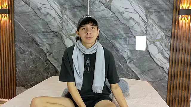 NoahWalker   online show from 05/20/26, 11:05